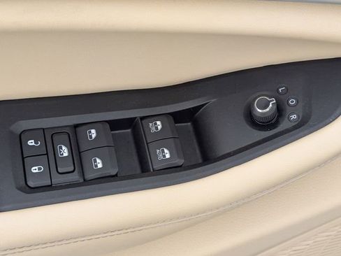Used 2023 Jeep Grand Cherokee L Limited AWD/4WD image 12