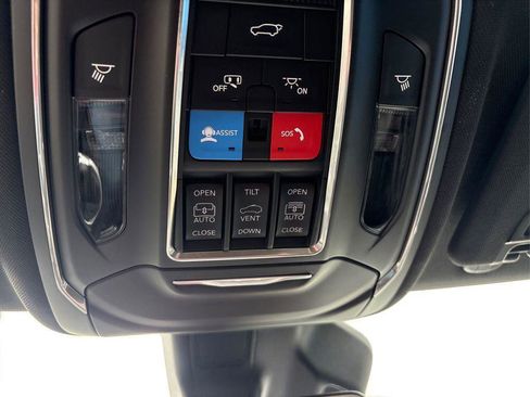 New 2026 Jeep Grand Cherokee Limited w/ Limited Altitude Package AWD/4WD image 18