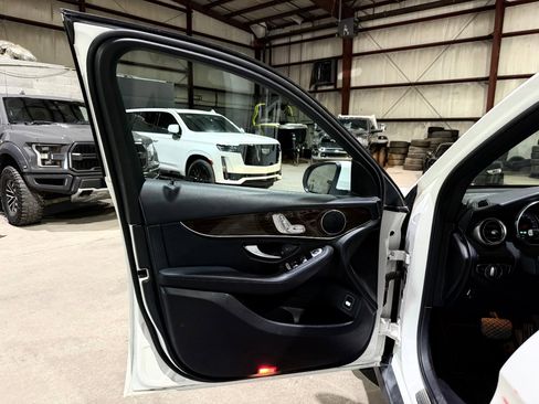 Used 2018 Mercedes-Benz GLC 300 image 11