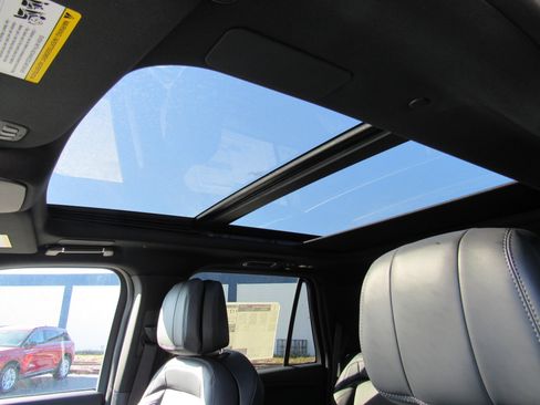 New 2025 Lincoln Navigator Reserve w/ Jet Appearance Package image 17