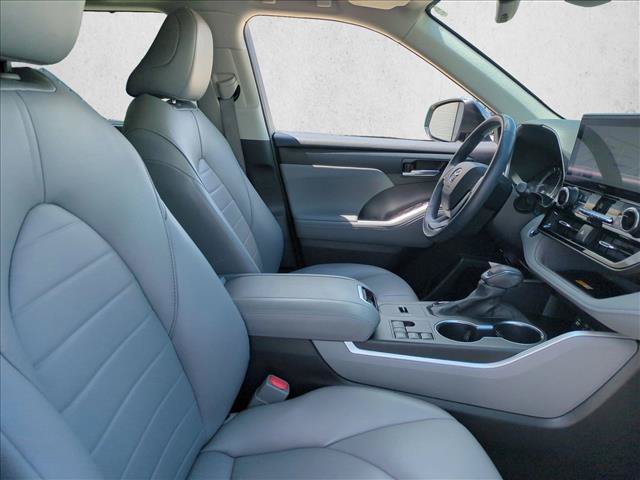 Used 2023 Toyota Highlander XLE FWD image 21