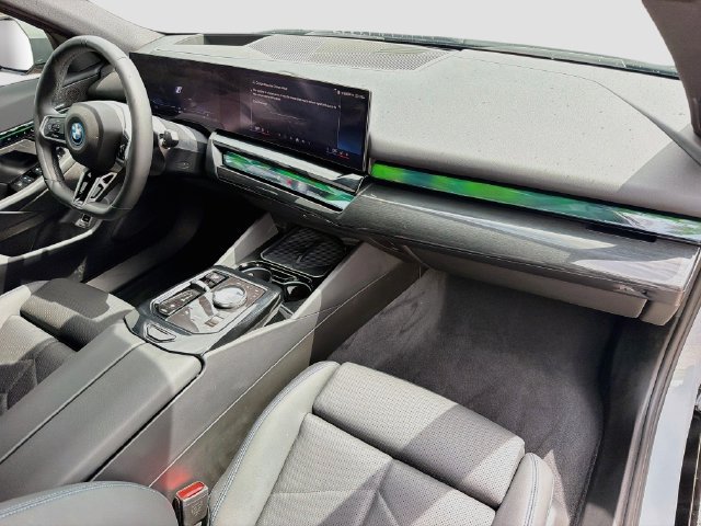 Used 2026 BMW i5 eDrive40 w/ M Sport Package RWD image 14