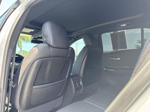 Certified 2025 Cadillac XT4 Sport w/ LPO, Onyx Lite Package FWD image 18