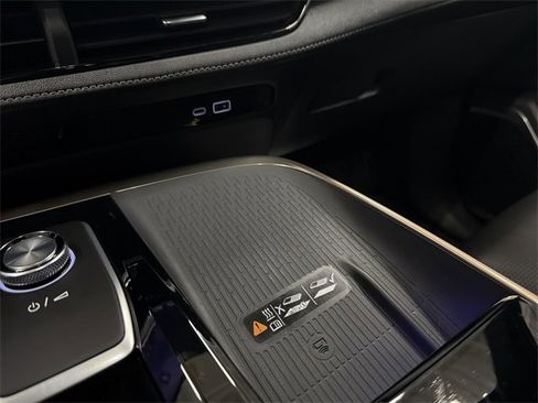 Certified 2025 Buick Enclave Avenir image 32