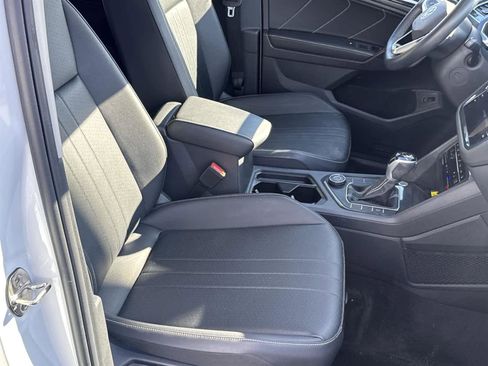 Used 2022 Volkswagen Tiguan SE image 17