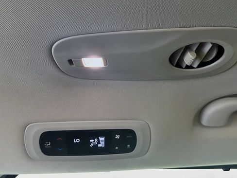 Used 2024 Chrysler Pacifica Touring-L FWD image 24