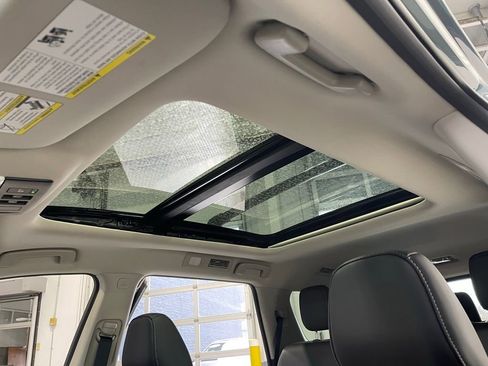 New 2026 Nissan Pathfinder Platinum image 14