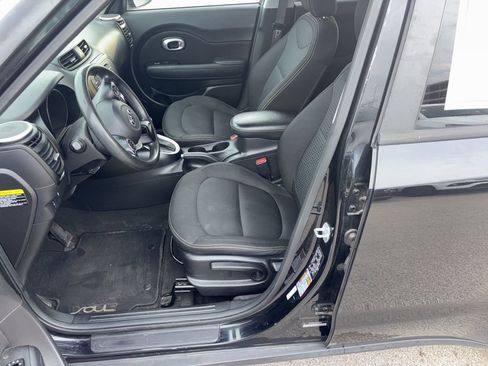 Used 2016 Kia Soul + image 9