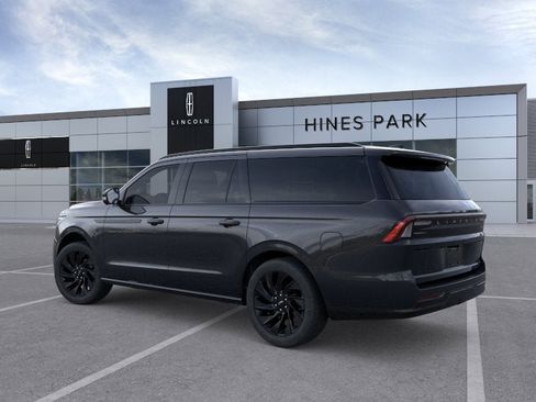New 2026 Lincoln Navigator L Reserve AWD/4WD image 4