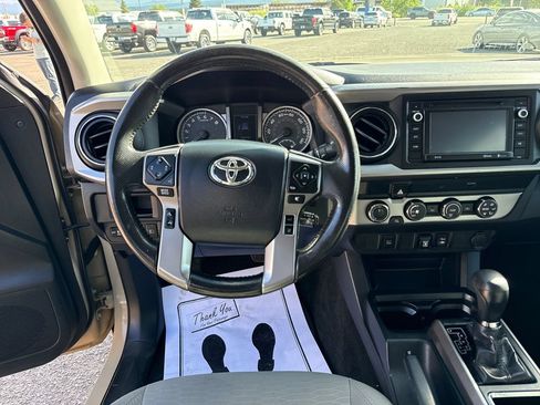 Used 2019 Toyota Tacoma SR5 AWD/4WD image 15