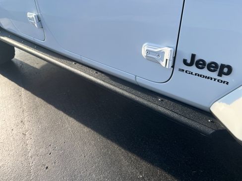 Used 2023 Jeep Gladiator Sport image 26