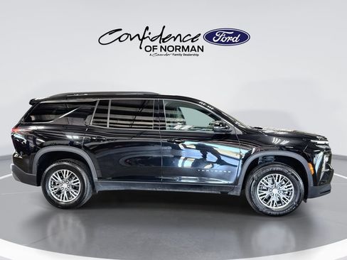 Used 2025 Chevrolet Traverse LT FWD image 10