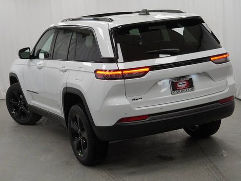 New 2026 Jeep Grand Cherokee Limited w/ Limited Altitude Package image 11