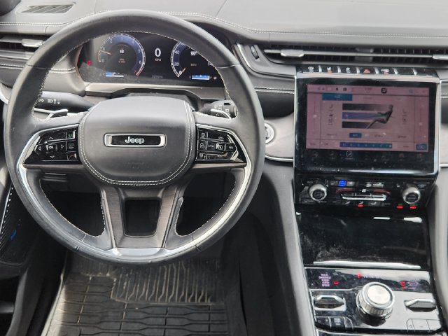 Used 2022 Jeep Grand Cherokee Overland w/ Luxury Tech Group IV AWD/4WD image 27