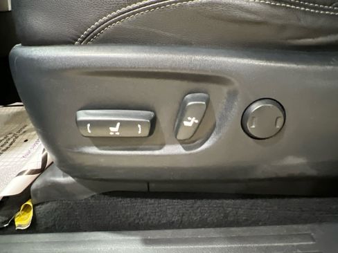 Used 2016 Toyota 4Runner SR5 Premium w/ Convenience Package image 18