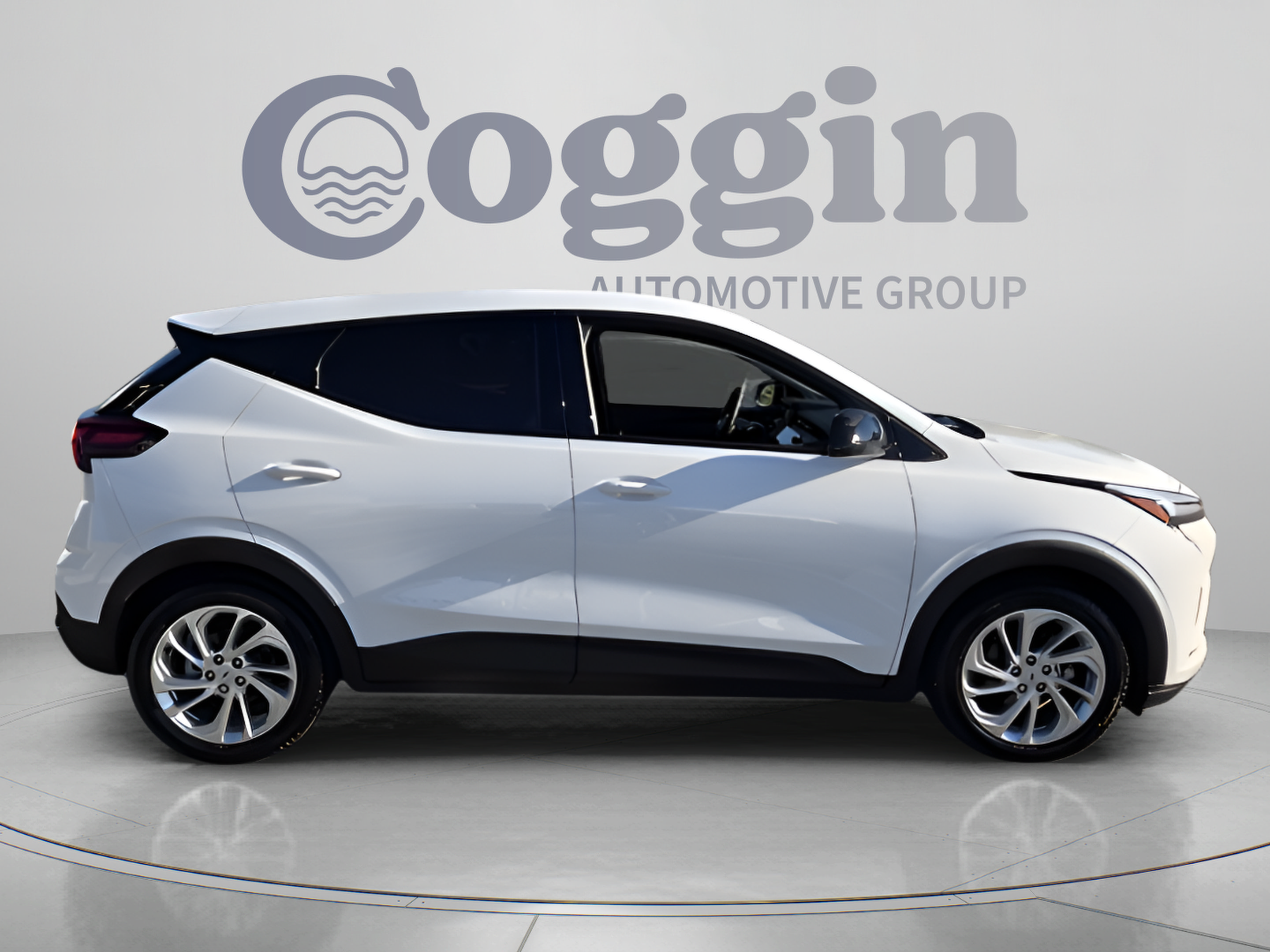Certified 2027 Chevrolet Bolt LT w/ Comfort Package FWD image 6