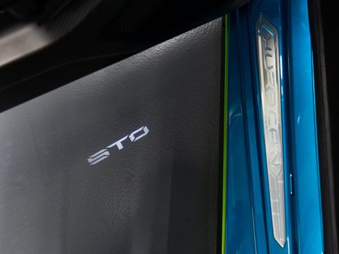 Used 2022 Lamborghini Huracan STO RWD image 45