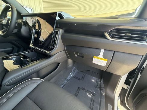 New 2026 GMC Yukon XL Elevation image 37