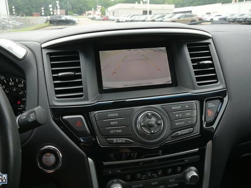 Used 2015 Nissan Pathfinder SV FWD image 3
