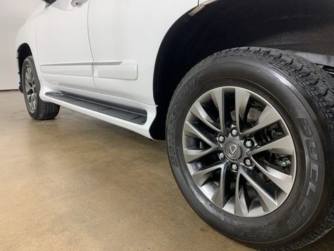 Used 2019 Lexus GX 460 image 17