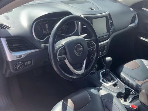 Used 2016 Jeep Cherokee Limited w/ Technology Group AWD/4WD image 18