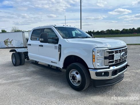 Used 2024 Ford F350 XL w/ Snow Plow Prep Package AWD/4WD image 2