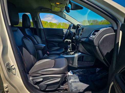 Used 2020 Jeep Compass Latitude AWD/4WD image 37