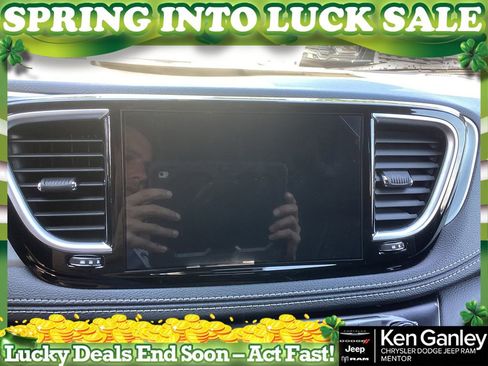 New 2026 Chrysler Pacifica Limited w/ Uconnect Theater Family Group image 11