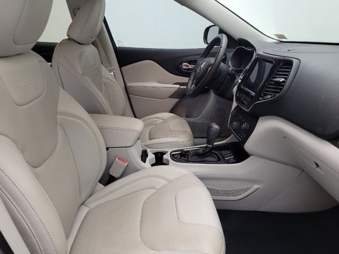 Used 2019 Jeep Cherokee Limited FWD image 21