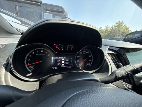 Used 2017 Chevrolet Cruze Premier FWD image 18