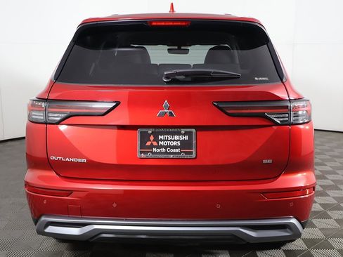 New 2025 Mitsubishi Outlander SE image 16