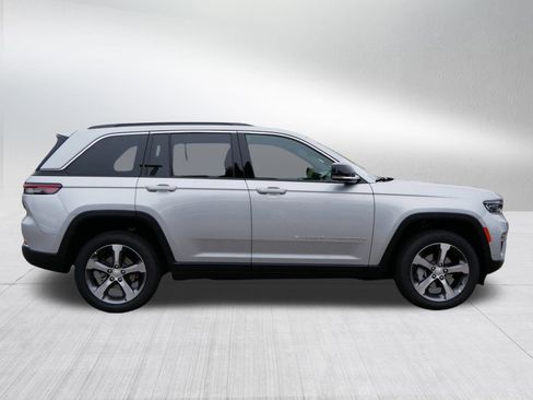New 2025 Jeep Grand Cherokee Limited w/ Luxury Tech Group II image 8