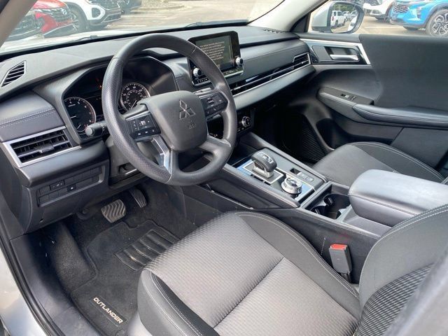 Used 2024 Mitsubishi Outlander ES AWD/4WD image 6