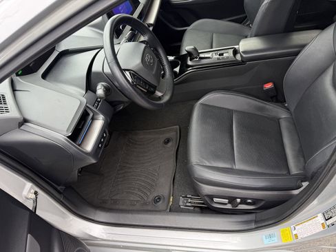 Used 2023 Toyota Prius XLE FWD image 11
