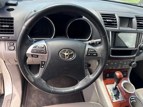 Used 2013 Toyota Highlander Limited FWD image 12