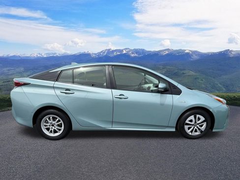 Used 2017 Toyota Prius Three FWD image 7