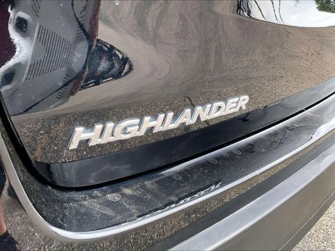 Used 2019 Toyota Highlander XLE FWD image 31
