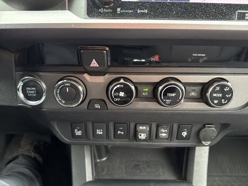 Used 2018 Toyota Tacoma TRD Sport w/ Technology Package image 15