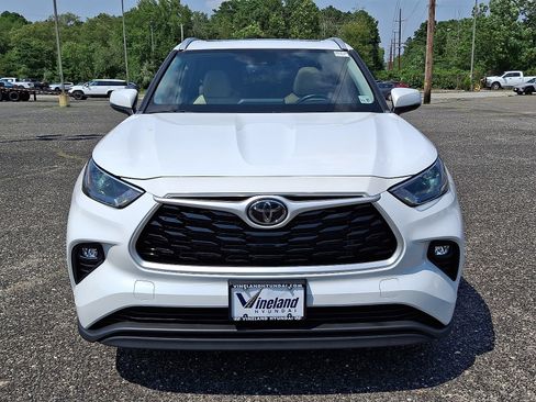Used 2023 Toyota Highlander XLE AWD/4WD image 27