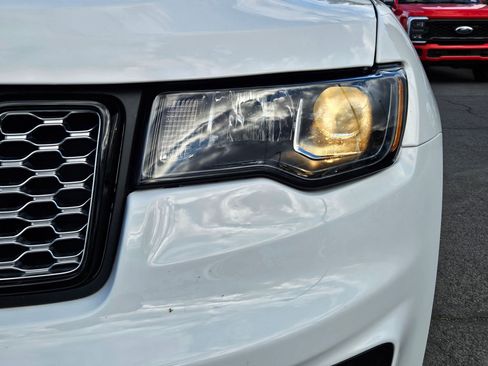 Used 2022 Jeep Grand Cherokee Laredo X AWD/4WD image 12