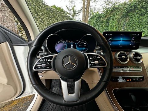 Used 2022 Mercedes-Benz GLC 300 4MATIC image 11