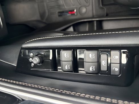 Used 2024 Jeep Wagoneer Series II w/ Premium Group I AWD/4WD image 27