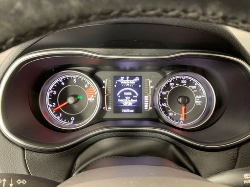 Used 2020 Jeep Cherokee Latitude w/ Cold Weather Group AWD/4WD image 18