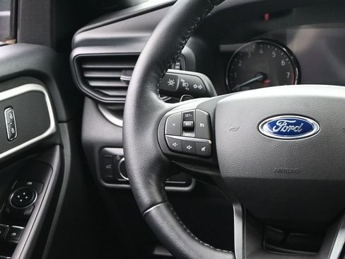 Used 2020 Ford Explorer XLT image 25