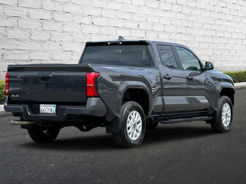 Used 2025 Toyota Tacoma SR5 AWD/4WD image 4