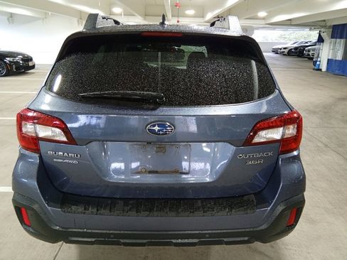Used 2018 Subaru Outback 3.6R Limited AWD/4WD image 6