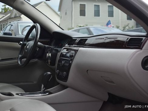 Used 2013 Chevrolet Impala LTZ FWD image 16