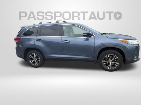 Used 2019 Toyota Highlander Plus AWD/4WD image 4