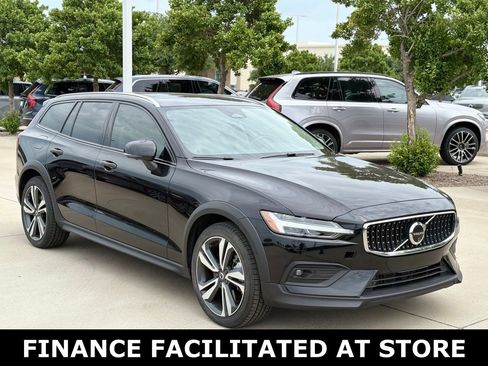 Certified 2025 Volvo V60 B5 Cross Country Plus AWD/4WD image 6