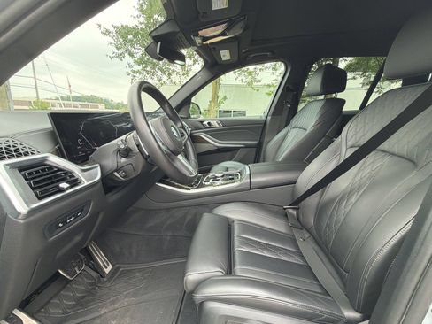 Certified 2024 BMW X5 xDrive40i w/ M Sport Package AWD/4WD image 4